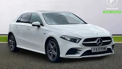 Begagnad Mercedes A250 AMG Line Premium Plus 218 HK (160 kW) 2021 Vit Halvkombi