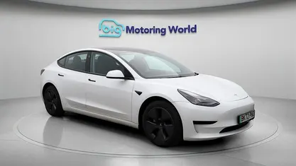 White Used 2022 Tesla Model 3 RWD Sedan | £21,300 (Fair price)