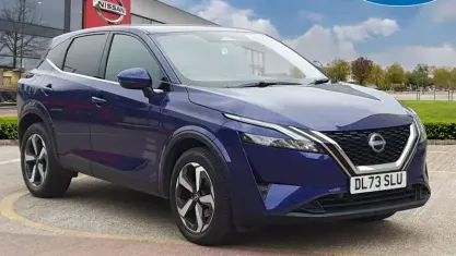Begagnad Nissan Qashqai N-Connecta 140 HK (102 kW) 2023 Blå SUV
