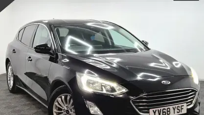 Begagnad Ford Focus Titanium 125 HK (91 kW) 2020 Halvkombi