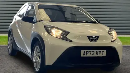 Used Toyota Aygo X PURE 72 HP (52 kW) 2023 White SUV