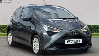 Used Toyota Aygo X-play 72 HP (52 kW) 2021 Decuma grey Hatchback