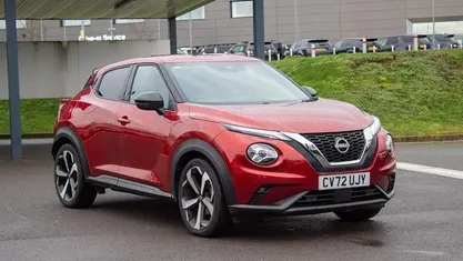 Fuji sunset red Used 2023 Nissan Juke Tekna SUV | £15,499 (Fair price)