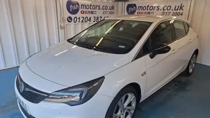 Used Vauxhall Astra SRi 110 HP (80 kW) 2021 White Hatchback
