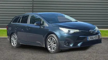 Used Toyota Avensis Business Edition 143 HP (105 kW) 2016 Grey Estate