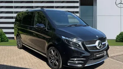 Begagnad Mercedes V220 AMG line 163 HK (119 kW) 2023 Svart Minibuss
