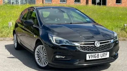 Second-hand Vauxhall Astra Elite 200 CP (147 kW) 2018 Negru Hatchback