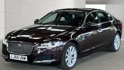 Used Jaguar XF Portfolio 179 HP (131 kW) 2016 Red Sedan
