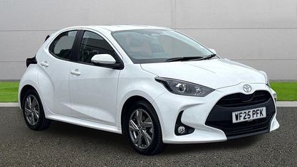 Begagnad Toyota Yaris Hybrid 116 HK (85 kW) 2025 Vit Halvkombi