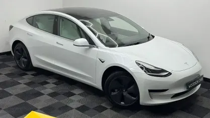 Used Tesla Model 3 Standard Range Plus 239 kW (325 HP) 2019 White Sedan