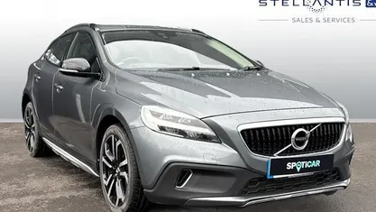 Used Volvo V40 Pro 152 HP (111 kW) 2019 Hatchback