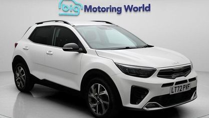 Używany Kia Stonic GT-Line 120 KM (88 kW) 2022 Biały SUV