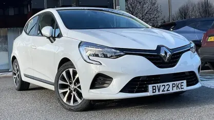 Used Renault Clio Iconic 90 HP (66 kW) 2022 Hatchback