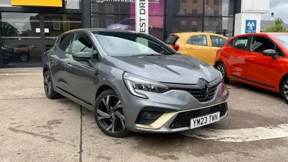 Begagnad Renault Clio V Engineered 145 HK (106 kW) 2023 Halvkombi