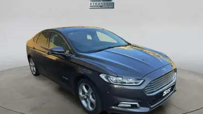Usado Ford Mondeo Titanium 190 HP (139 kW) 2018 Cinzento Sedan