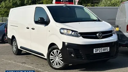 Used Vauxhall Vivaro 101 HP (74 kW) 2023 White MPV