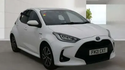 Used Toyota Yaris Design 116 HP (85 kW) 2021 White Hatchback