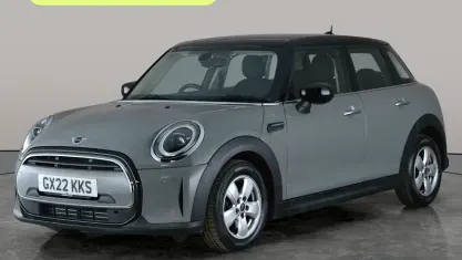 Usado Mini Cooper Classic 136 CV (100 kW) 2022 Gris Utilitario