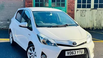 Used Toyota Yaris Hybrid 101 HP (74 kW) 2013 Hatchback