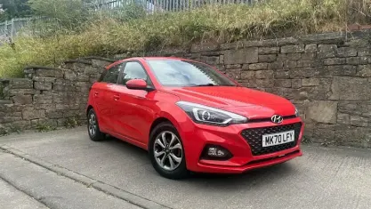 Used Hyundai i20 SE 84 HP (61 kW) 2020 Red Hatchback