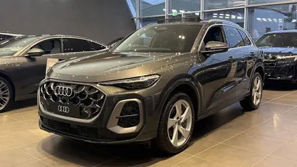 Used 2025 Audi Q5 S-Line SUV | £53,055 (Fair price)