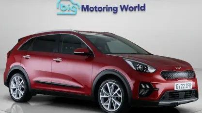Gebraucht Kia Niro 141 PS (103 kW) 2022 Rot SUV