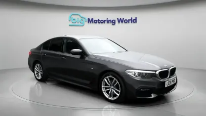Usado BMW 520 M Sport 184 HP (135 kW) 2019 Cinzento Sedan