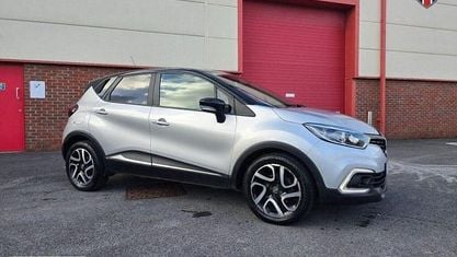 Second-hand Renault Captur Iconic 90 CP (66 kW) 2018 Negru SUV