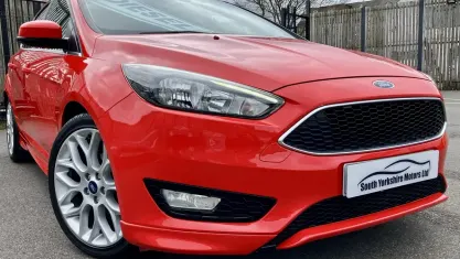Used Ford Focus Zetec 120 HP (88 kW) 2015 Red Hatchback