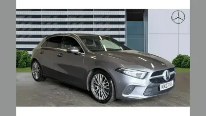 Begagnad Mercedes A180 Executive 136 HK (100 kW) 2022 Grå Halvkombi