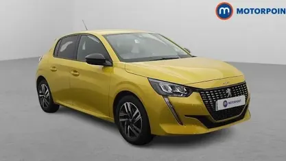 Used Peugeot 208 Allure+ 102 HP (75 kW) 2023 Yellow Hatchback