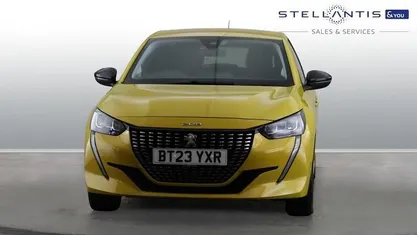 Used Peugeot 208 Active+ 102 HP (75 kW) 2023 Yellow Hatchback