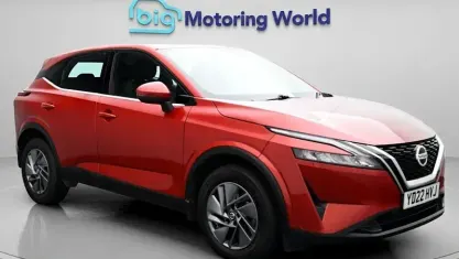 Używany Nissan Qashqai Acenta Premium 140 KM (102 kW) 2022 Czerwony SUV