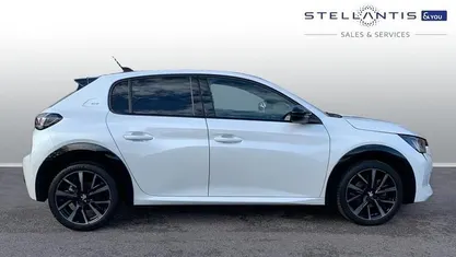 White Used 2022 Peugeot 208 Premium Hatchback | £15,133 (Fair price)