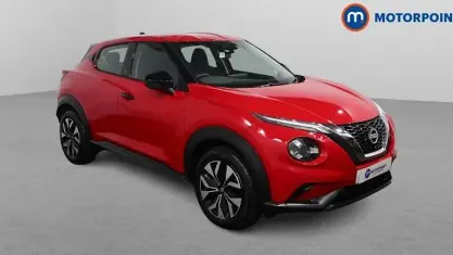 Usado Nissan Juke Acenta Premium 114 HP (83 kW) 2025 Vermelho SUV