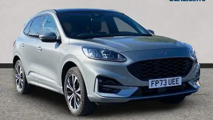 Usado Ford Kuga ST-Line X 225 HP (165 kW) 2023 Prateado SUV