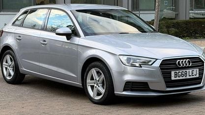 Używany Audi A3 Sportback 116 KM (85 kW) 2018 Srebrny Hatchback