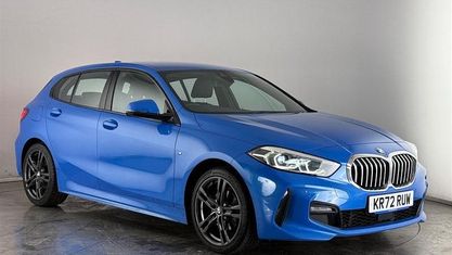 Begagnad BMW 118 M Sport 136 HK (100 kW) 2023 Blå Halvkombi