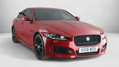 Used Jaguar XE Ingenium 200 HP (147 kW) 2018 Red Sedan