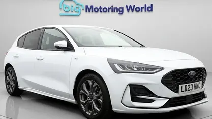 Used Ford Focus ST-Line 125 HP (91 kW) 2023 White Hatchback