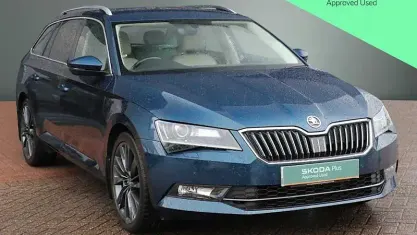 Used Skoda Superb SE L Executive 190 HP (139 kW) 2017 Lava blue metallic Estate