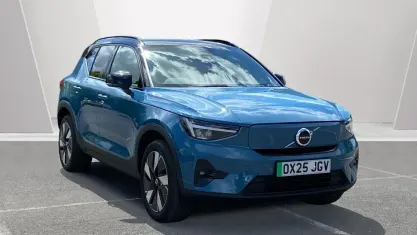 Begagnad Volvo EX40 Plus 185 kW (252 HK) 2025 Blå SUV