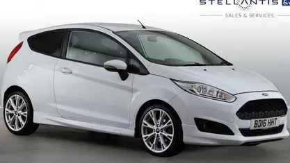 Used Ford Fiesta Zetec 125 HP (91 kW) 2016 White Hatchback