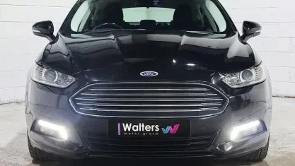 Usado Ford Mondeo Zetec 150 HP (110 kW) 2018 Preto Citadino