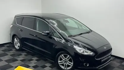 Käytetty Ford S-MAX Sport 180 HP (132 kW) 2017 Musta Tila-auto