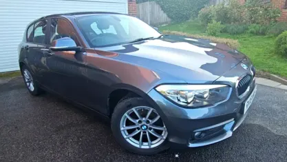 Begagnad BMW 118 Performance 150 HK (110 kW) 2017 Grå Halvkombi