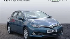 Blue Used 2016 Toyota Auris Hatchback | £9,250 (Good price)
