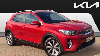 Usado Kia Stonic 101 HP (74 kW) 2023 Vermelho SUV