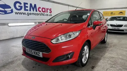 Used Ford Fiesta Zetec 82 HP (60 kW) 2015 Red Hatchback