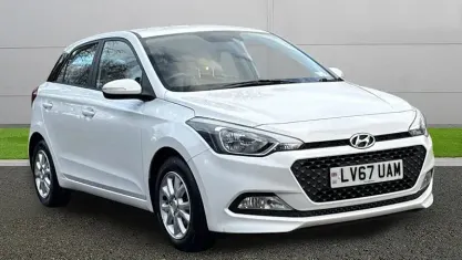 Used Hyundai i20 SE 84 HP (61 kW) 2017 White Hatchback